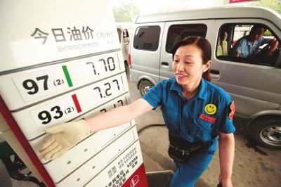 油价“跌跌不休”？成品油批发价持续下挫，本月底调价窗口或将再度开启